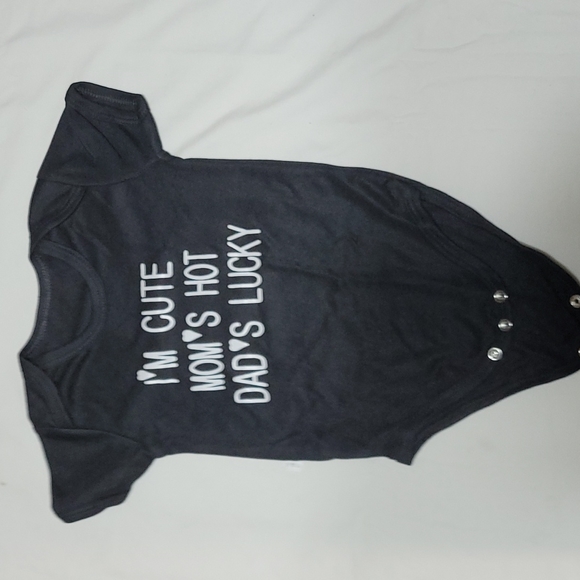 BABY OUTFIT - Picture 1 of 2